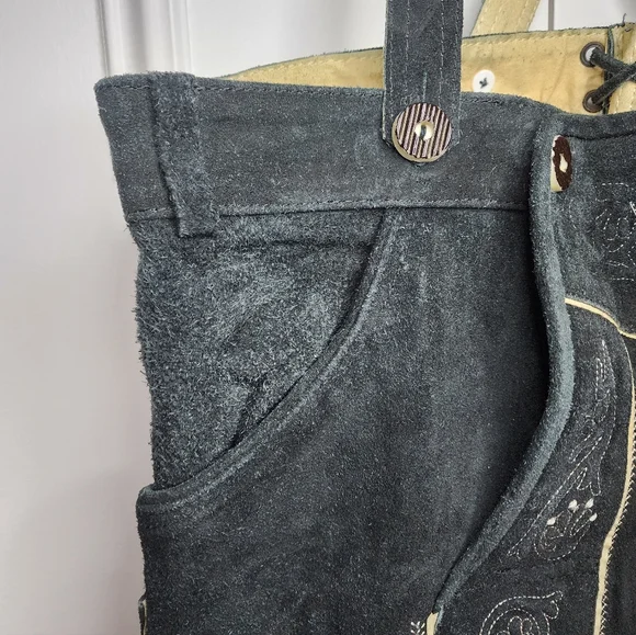 Authentic German Men’s Black Suede Lederhosen with Suspenders – Size 54 - Picture 4 of 13